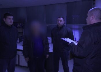 გზის გაყვანის სამუშაოების დროს, მოქალაქეს რკინის მილი დაეცა და გარდაიცვალა – დაკავებულია ერთი პირი