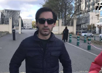 ექიმი დავით ჩახუნაშვილი საქალაქო სასამართლოში მაგისტრატ მოსამართლესთან გამოკითხვაზე მივიდა