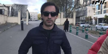 ექიმი დავით ჩახუნაშვილი საქალაქო სასამართლოში მაგისტრატ მოსამართლესთან გამოკითხვაზე მივიდა