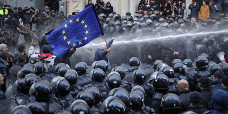 საქართველოში ქიმიური იარაღის სკანდალი ტრამპის ყურადღებას იმსახურებს — რას წერს Washington Examiner BBC-ის გამოძიებაზე?