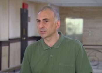 4 საათი ბოლომდე მოჭერილი ხელბორკილებით ვიყავი, მაჯიდან სისხლი მდიოდა – დაზიანებებიც ჩამიცხრა და აღარ ჩანს, ასე არ არის, როგორც გამოვიყურები – ალეკო ელისაშვილი