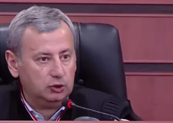 მოსამართლე ვლადიმერ ხუჭუას მიაჩნია, რომ კონსტიტუციისთვის შეუსაბამოა სამართალდარღვევათა კოდექსში შეტანილი ცვლილებები