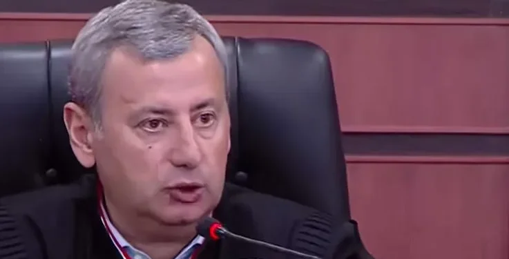 მოსამართლე ვლადიმერ ხუჭუას მიაჩნია, რომ კონსტიტუციისთვის შეუსაბამოა სამართალდარღვევათა კოდექსში შეტანილი ცვლილებები