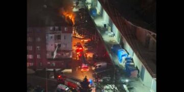 ბათუმში საცხოვრებელი კორპუსის ერთ-ერთ ბინაში ხანძარია