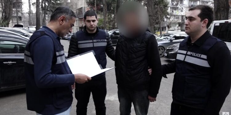 მობილური ტელეფონის ქურდობის ფაქტზე ერთი, პირი დააკავეს