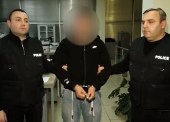 პოლიციამ თბილისში ძალადობის ბრალდებით ოთხი პირი დააკავა