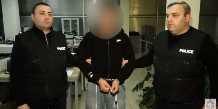 პოლიციამ თბილისში ძალადობის ბრალდებით ოთხი პირი დააკავა