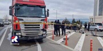 ვიდეო – ერთი ადამიანი დაშავდა ავტოსაგზაო შემთხვევის შედეგად რუსთავში