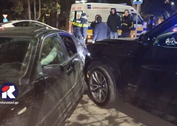 ვიდეო – ერთმანეთს 3 ავტომობილი შეეჯახა – ავტოსაგზაო შემთხვევა რუსთავში