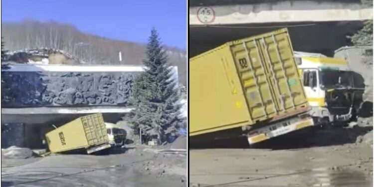 ვიდეო – რიკოთის გვირაბთან სატვირთო ამობრუნდა