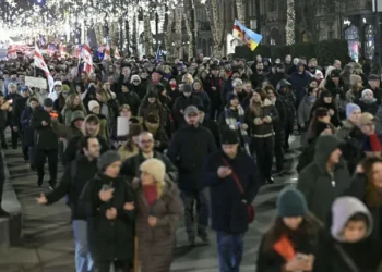 მზია ამაღლობელის მხარდამჭერი მარშის მონაწილეები პარლამენტთან მივიდნენ – რუსთაველზე საპროტესტო აქცია განახლდა