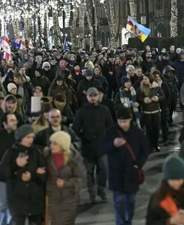 მზია ამაღლობელის მხარდამჭერი მარშის მონაწილეები პარლამენტთან მივიდნენ – რუსთაველზე საპროტესტო აქცია განახლდა