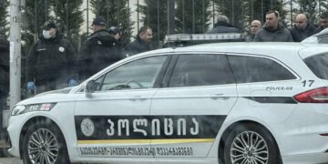 სუს-ის შენობასთან თანამშრომელი საკუთარ მანქანაში გარდაცვლილი იპოვეს – ნაპოვნია წერილიც