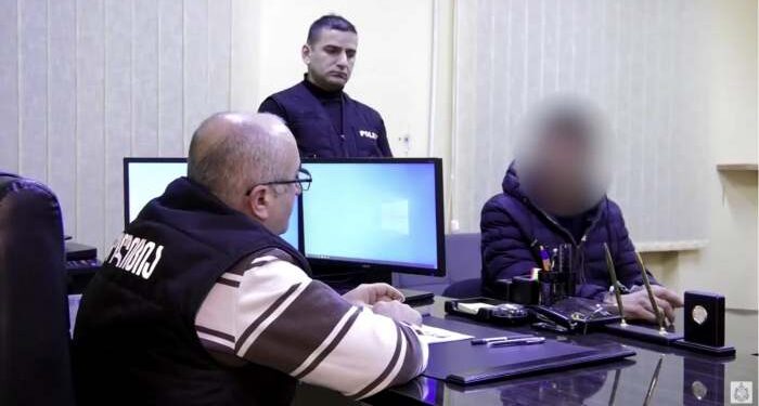 დააკავეს კაცი, რომელმაც აჭარაში მეგობარი ნაჯახით დაჭრა