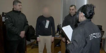 დაპირისპირების დროს ერთმა ცივი იარაღით ჭრილობები მიაყენა 2 პირს, ერთ-ერთმა კი 2 ადამიანს ავტომანქანა განზრახ დააჯახა, რის შედეგადაც ერთი გარდაიცვალა – დააკავეს 2 პირი