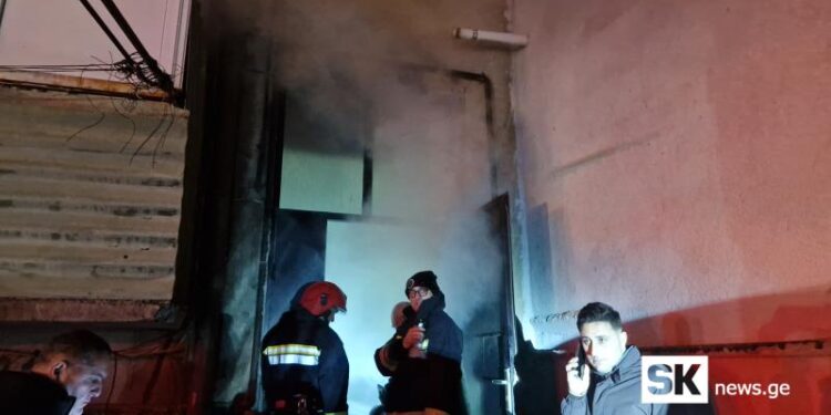 ამ წუთებში ხანძარია საცხოვრებელ კორპუსში, ახალციხეში