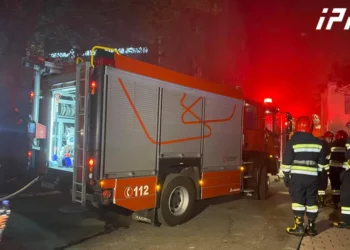 თბილისში ავტომობილების სახელოსნო იწვის (+ვიდეო)