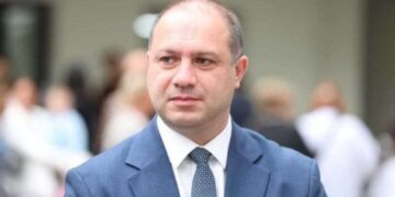 მიქანაძის თქმით, სკოლებში სავალდებულო მე-12 კლასი 2027 წლიდან გაუქმდება