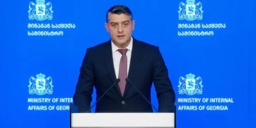 რადიკალური ფაშისტური დაჯგუფებების 16 წევრი დააკავეს, რომლებიც განსაკუთრებული სისასტიკით ძალადობდნენ სხვადასხვა ასაკის პირებზე – დაკავებულთა შორის, 10 არასრულწლოვანია – ვაჟა სირაძე