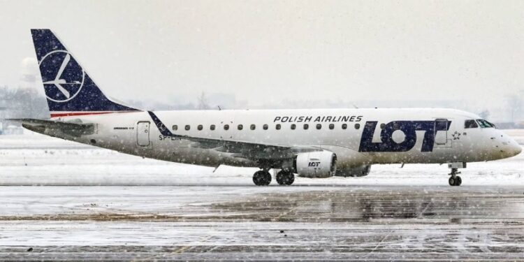 ძლიერი თოვის გამო ვარშავის აეროპორტი შეფერხებით მუშაობს, ავიარეისები გადაიდო გდანსკის აეროპორტშიც