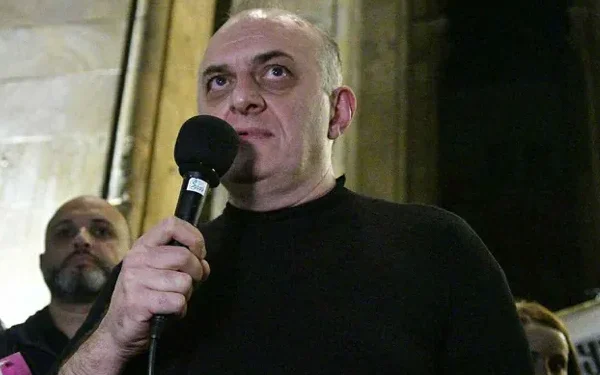 მურთაზ ზოდელავა – თუ არაფერ შუაში მყოფი ადამიანი არსებობს ბუნებაში, ეს არის პაატა მანჯგალაძე – აბსოლუტურად იგივეა ირაკლის და ლაშას შემთხვევაც, მაგრამ პაატას შემთხვევა კიდევ უფრო განსაკუთრებულია