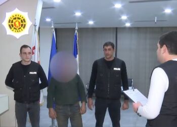 დააკავეს კაცი, რომელიც ქალს სისტემატურად უთვალთვალებდა და მასთან არასასურველ კომუნიკაციას ამყარებდა