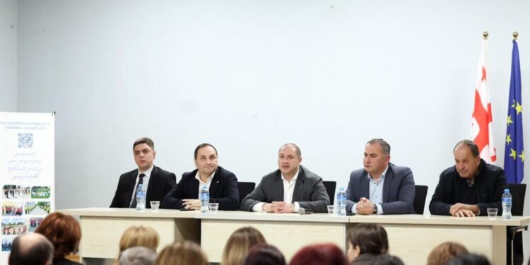 განათლების მინისტრმა ლანჩხუთის მუნიციპალიტეტის საჯარო სკოლების მოსწავლეთა მშობლებთან შეხვედრა გამართა