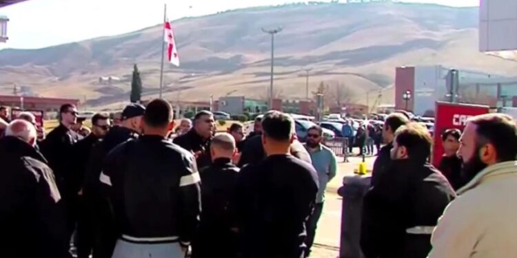 ავტოიმპორტიორები რუსთავში აქციას მართავენ