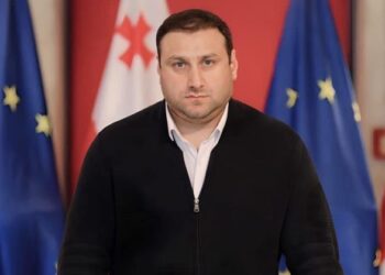 ბიძინა ივანიშვილი ირაკლი რუხაძეს გაპრემიერებას უპირებს – ივანიშვილის აზრით, რუხაძის ამერიკული პასპორტი აშშ-თან ურთიერთობებს გადატვირთავს – ლაშა ფარულავა