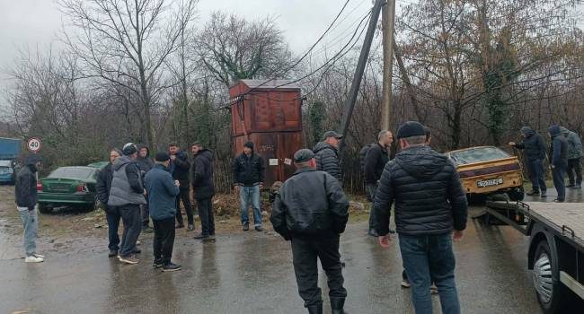 ავტოსაგზაო შემთხვევა გურიაში – შეჯახების შედეგად ავტომობილი ამოტრიალდა