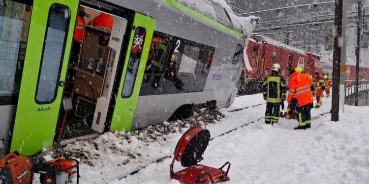 შვეიცარიაში მატარებელი ლიანდაგიდან გადავარდა, დაშავდა ხუთი ადამიანი