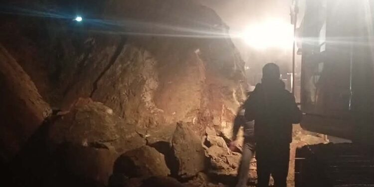 მესტიისკენ მიმავალ გზაზე მეწყერი ჩამოწვა