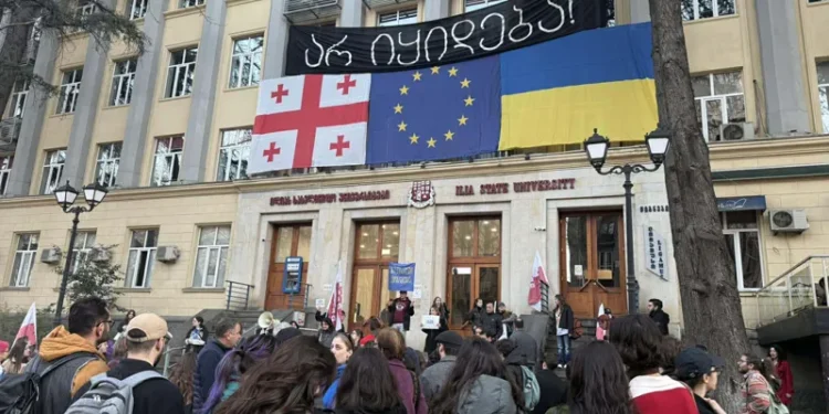 ილიას სახელმწიფო უნივერსიტეტთან საპროტესტო აქცია მიმდინარეობს