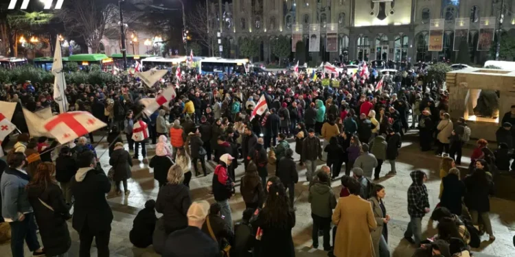 პარლამენტთან საპროტესტო აქცია მიმდინარეობს