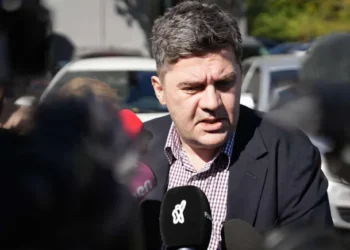 ეს ხელისუფლება არის დასამხობი, ყველა მოქალაქის ვალდებულებაა, დაამხოს რუსი ხელისუფლება, დასამალი არაფერია, ეს არის ჩემი მყარი პოზიცია – დასამხობი და გამოსაყრელია მათი ყველა ჩინოვნიკი კაბინეტიდან, წიხლებითაა გამოსატანი – ბაჩო ახალაია