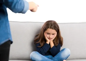 შეიძლება თუ არა ბავშვის აღზრდა დასჯის გარეშე — რა საზღვრები არ უნდა გადაკვეთოს მშობელმა