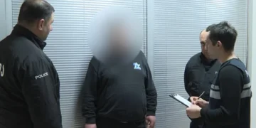 თბილისში, პირმა საცხოვრებელ სახლში უმისამართოდ რამდენჯერმე გაისროლა, რა დროსაც დედამისი დაიჭრა