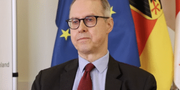 ”ბატონი პაპუაშვილი ჯამში 21 წელი იყო გერმანულ ანაზღაურებაზე, ის 48 წლისაა, 21 და 48 – ამაზე დამატებითი კომენტარი არ მაქვს” – გერმანიის ელჩი