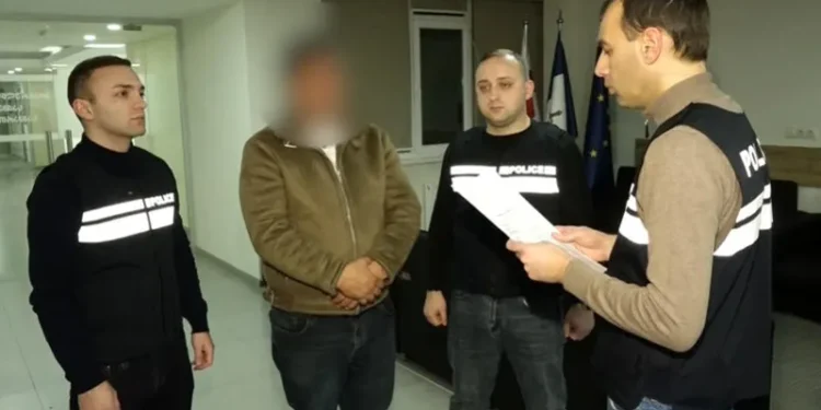 დაკავებულია იორდანიის მოქალაქე, რომელიც სისტემატურად ახორციელებდა გარყვნილ ქმედებას საკუთარი არასრულწლოვანი ქალიშვილების მიმართ და მათზე ფიზიკურად ძალადობდა