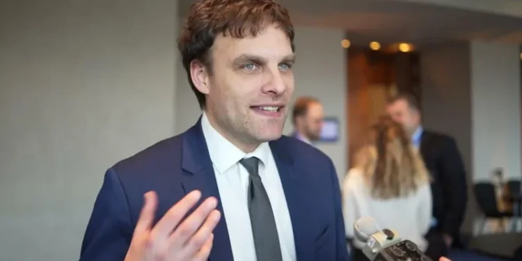 ევროკავშირის წევრმა სახელმწიფოებმა ქართული დიპლომატიური პასპორტების მფლობელებისთვის ვიზალიბერალიზაციის შეჩერებას მხარი დაუჭირეს – რიკარდ იოზვიაკი