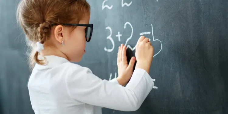 როცა ბავშვს მათემატიკა უჭირს – მეცნიერებმა ზუსტი მიზეზი იპოვეს და მშობლებს ყველაზე სწორ მეთოდს სთავაზობენ