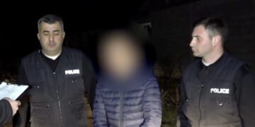 “ავტომანქანას ცეცხლი წაუკიდა” – მუქარის და სხვისი ნივთის დაზიანებისთვის 2 პირი დააკავეს