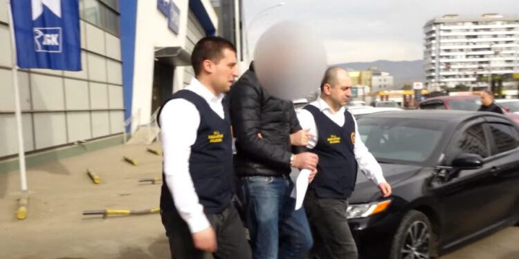 პოლიციამ გამომძიებელი დააკავა