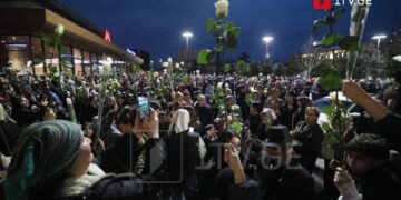 პატრიარქის ნათლულები ილია მეორის ხსოვნის პატივსაცემად მსვლელობას მართავენ