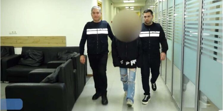 14 წლის გოგომ 2008 წელს დაბადებულ პირს შუშის ნატეხით სახის არეში მძიმე დაზიანებები მიაყენა