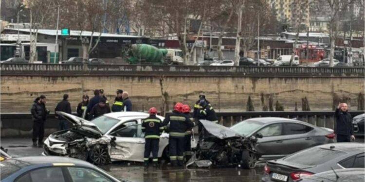 ერთი პირი დაშავდა ავარიის შედეგად თბილისში