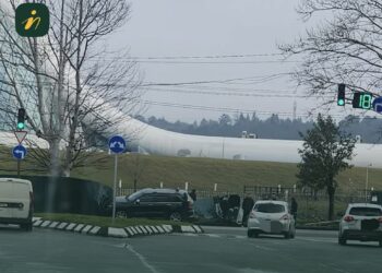 ავტომობილი ბორდიურზე ავარდა – ავარია ქუთაისში