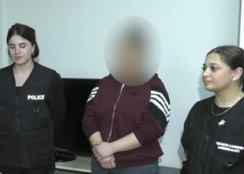 “მცირეწლოვან შვილებზე სისტემატურად ძალადობდა” – მარნეულში 21 წლამდე ქალი დააკავეს