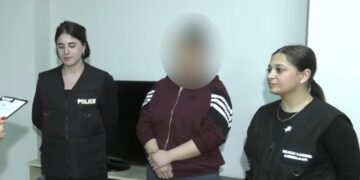 “მცირეწლოვან შვილებზე სისტემატურად ძალადობდა” – მარნეულში 21 წლამდე ქალი დააკავეს