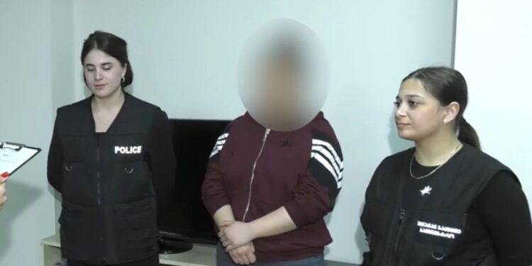 “მცირეწლოვან შვილებზე სისტემატურად ძალადობდა” – მარნეულში 21 წლამდე ქალი დააკავეს